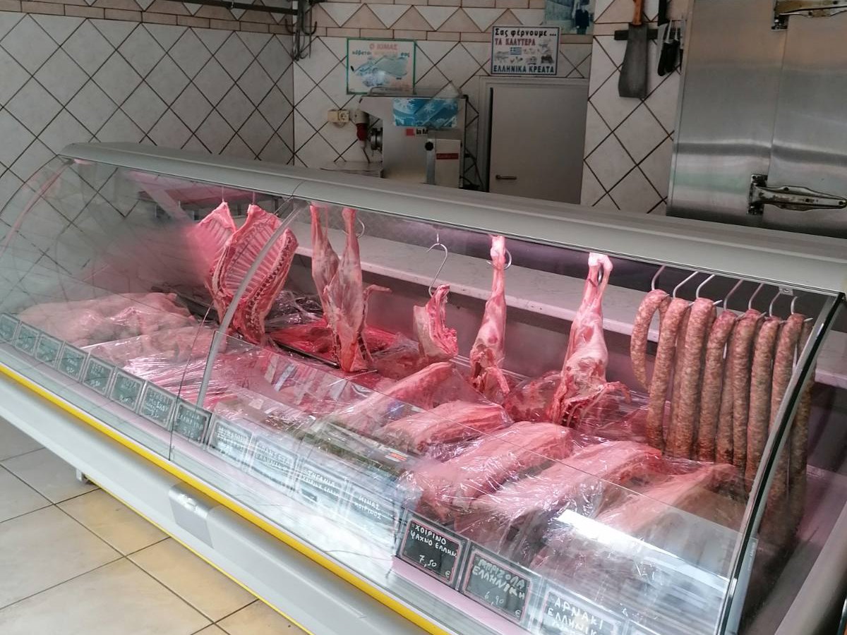 Η βιτρίνα κρεάτων της Κρεαταγοράς Δίπλας